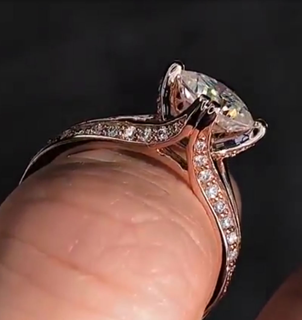 Moissanite Engagement Ring 1 Carat - Niestandardowy pierścionek zaręczynowy z różowego złota